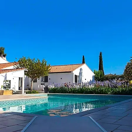 Croissant De Lune Bed & Breakfast 4*