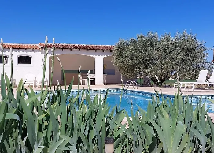 Croissant De Lune Bed & Breakfast 4*