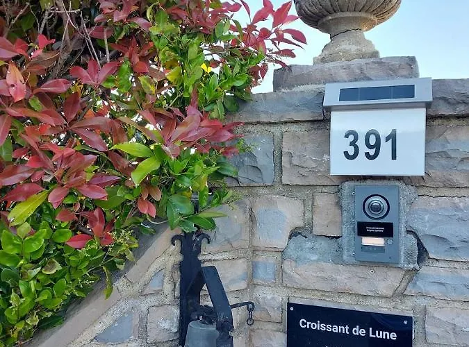 Croissant De Lune Bed & Breakfast 4*